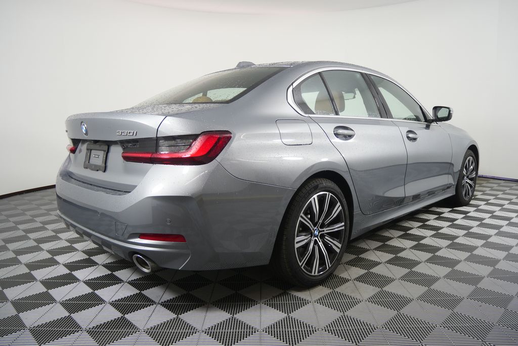 Thumbnail: 2025 BMW 3 Series - 3