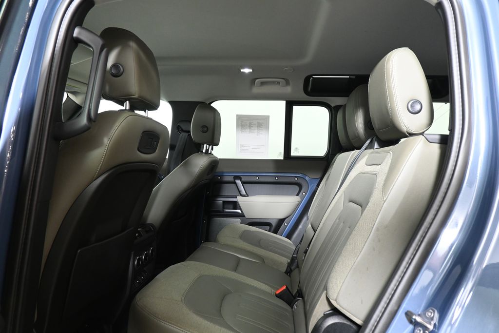 Thumbnail: 2020 Land Rover Defender - 32