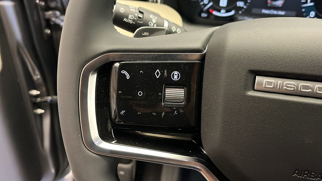 2025 Land Rover Discovery Sport S 14