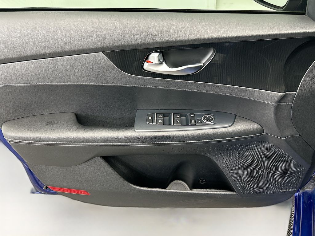 Thumbnail: 2020 Kia Forte - 22