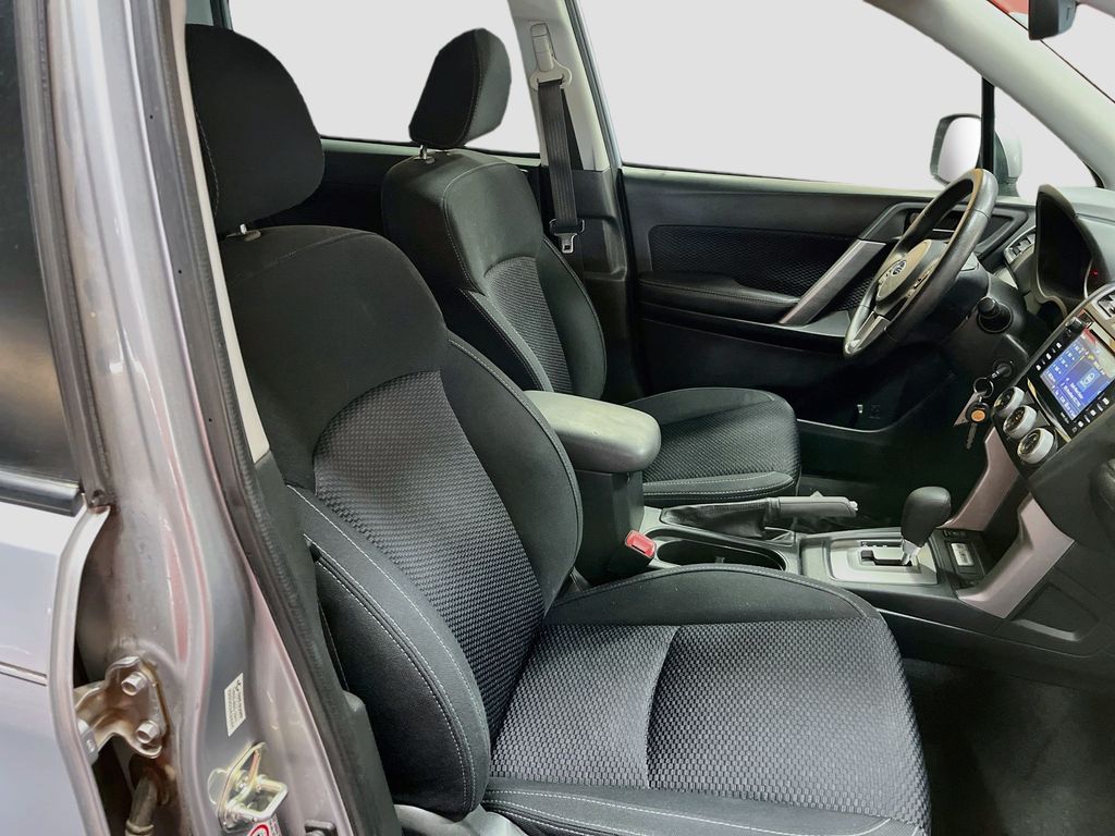 Used 2018 Ice Silver Metallic Subaru 2.5i Premium image 28