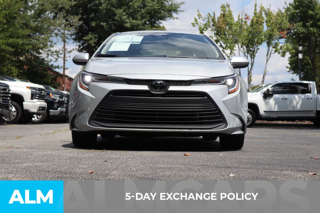 2024 Toyota Corolla LE photo 3