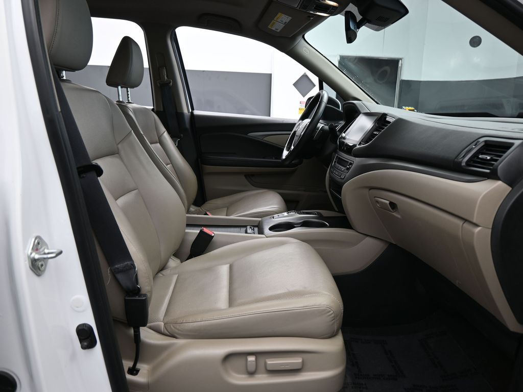 Used 2023 Platinum White Pearl Honda RTL image 49