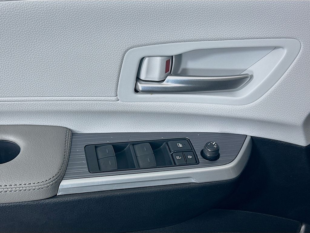 Thumbnail: 2025 Toyota Sienna - 18