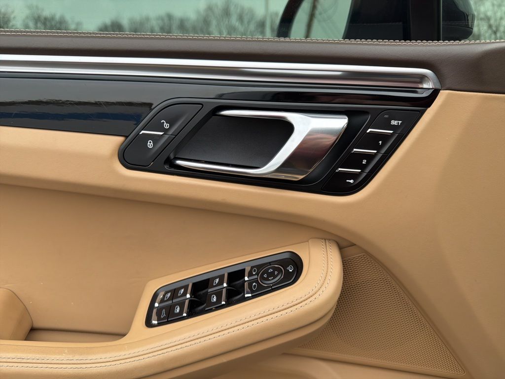 Thumbnail: 2017 Porsche Macan - 28