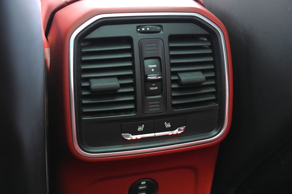 Thumbnail: 2021 Porsche Macan - 26