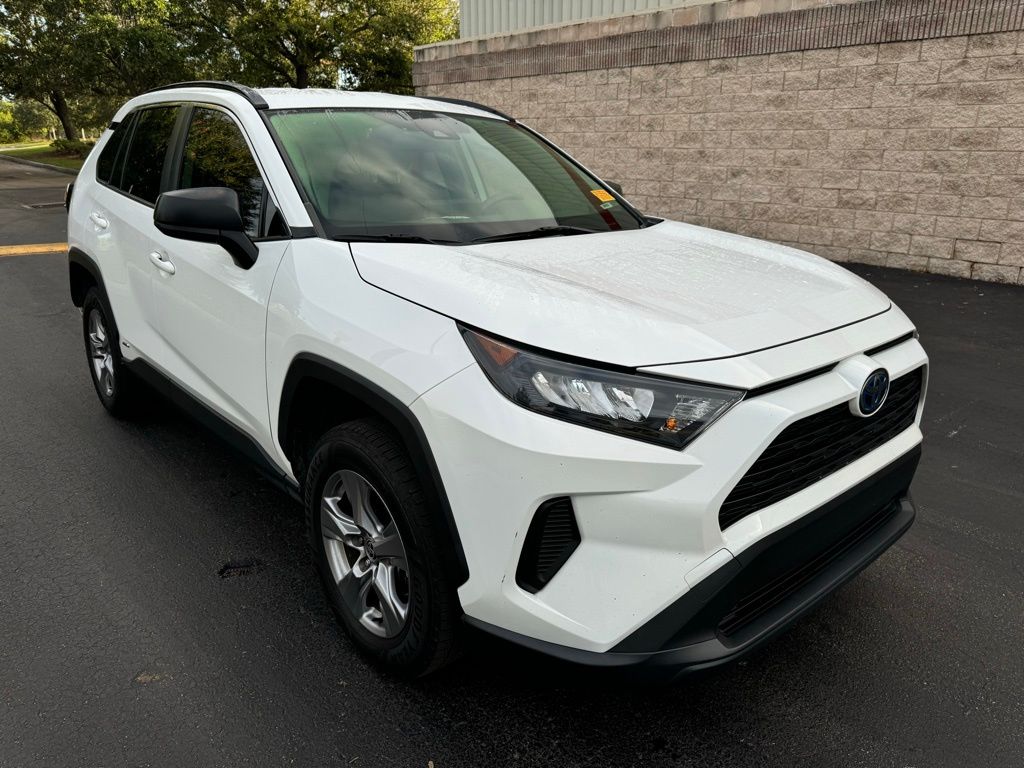 2022 Toyota RAV4 LE 7