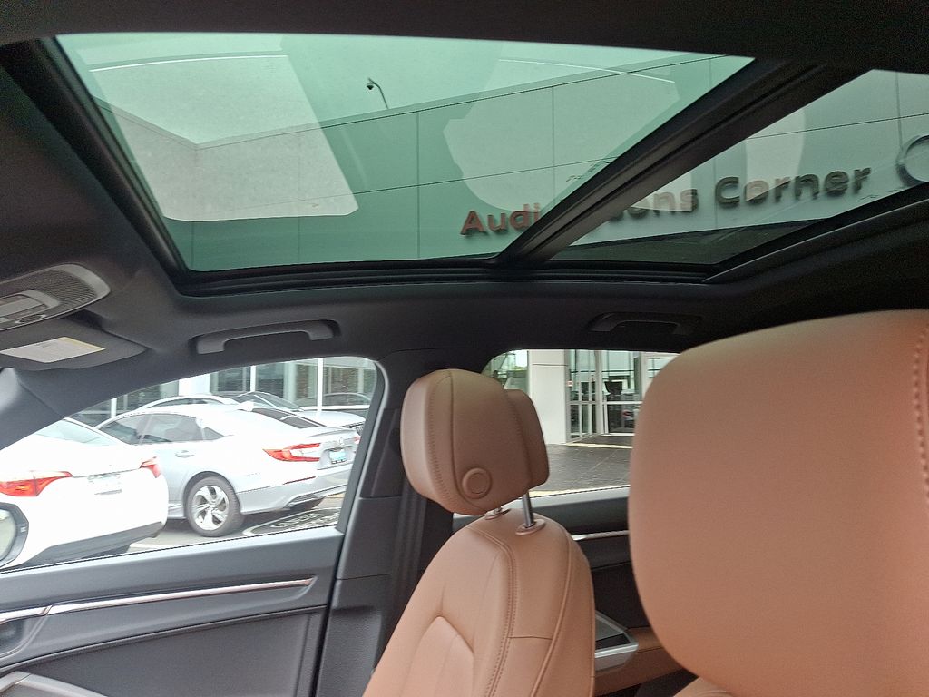 Thumbnail: 2025 Audi Q3 - 11