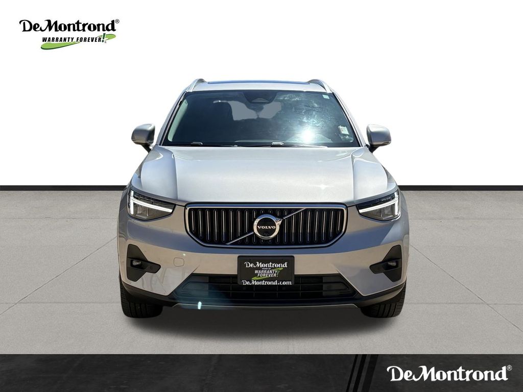 2023 Volvo XC40 B5 Plus Bright Theme - 1