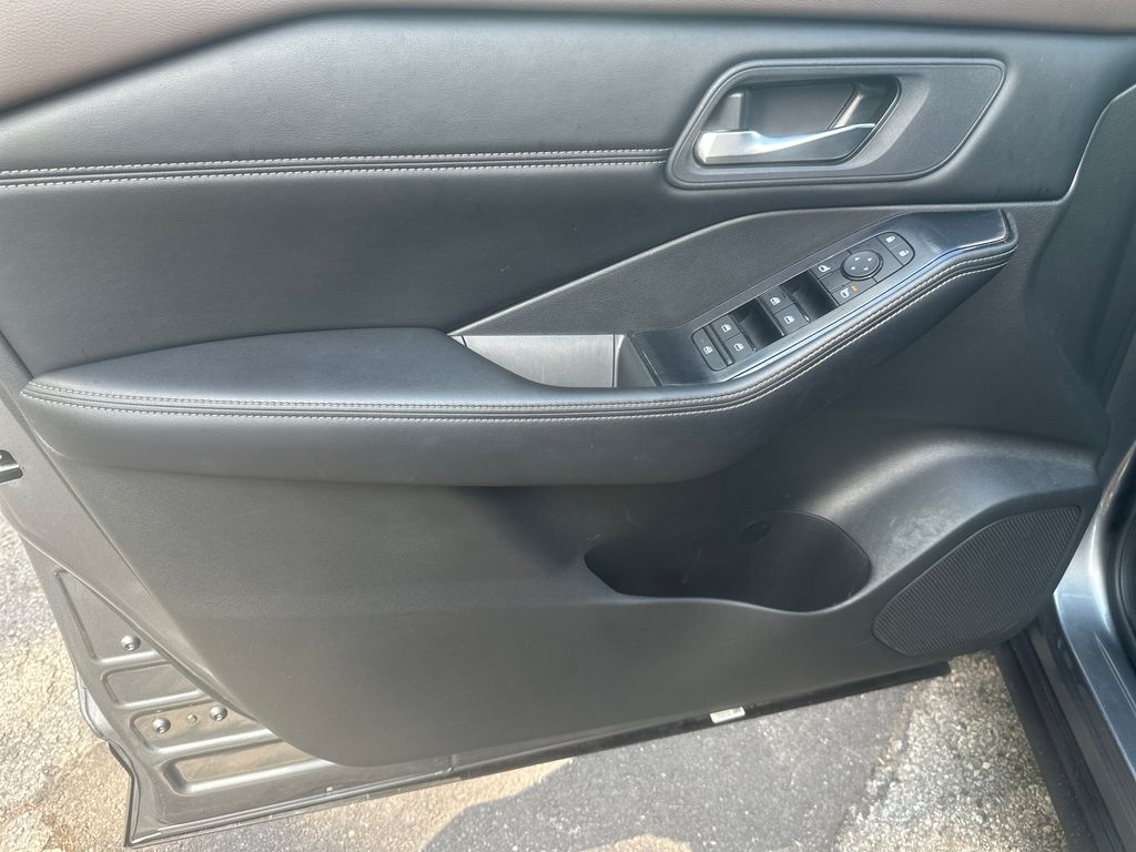 Used 2023 Gray Nissan SV image 10