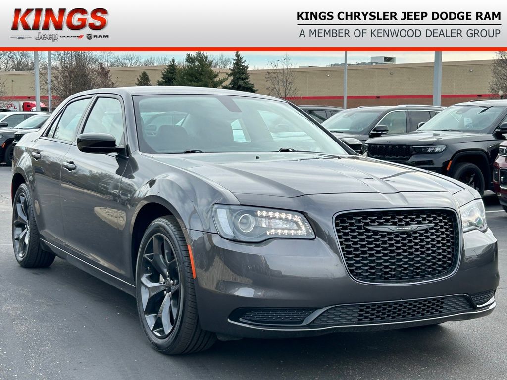 2023 Chrysler 300 Touring RWD