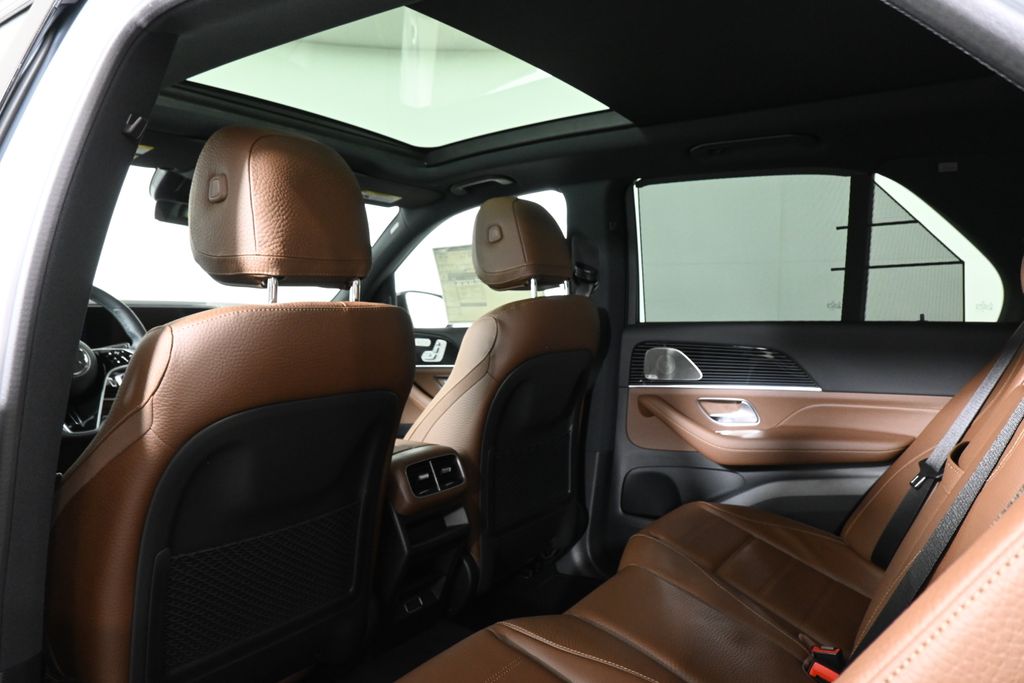 Thumbnail: 2026 Mercedes-Benz GLE - 26