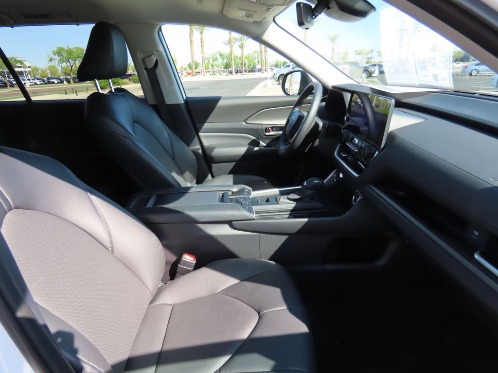 2024 Toyota Grand Highlander XLE 19