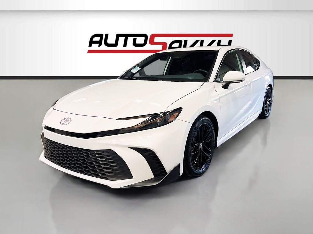 Used 2025 Ice Toyota SE image 3