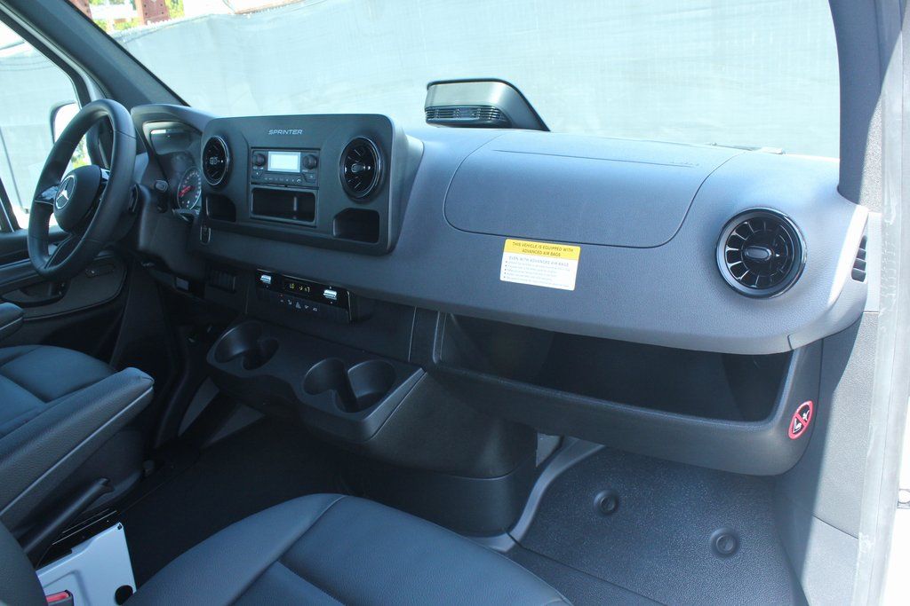 Thumbnail: 2025 Mercedes-Benz Sprinter - 5