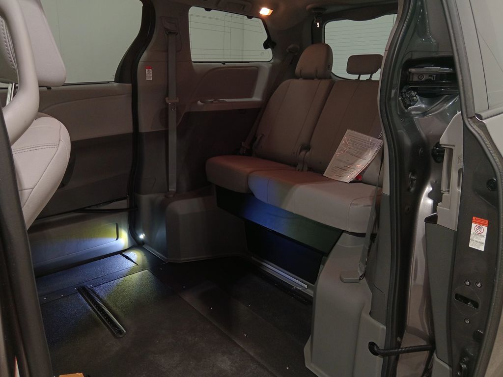 2020 Toyota Sienna XLE