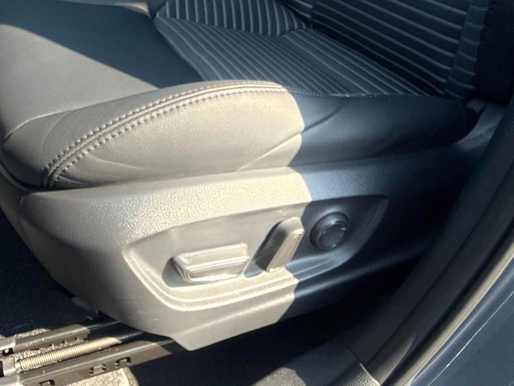 Used 2025  Toyota Hybrid XSE image 19