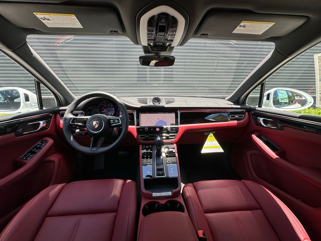 Thumbnail: 2025 Porsche Macan - 31