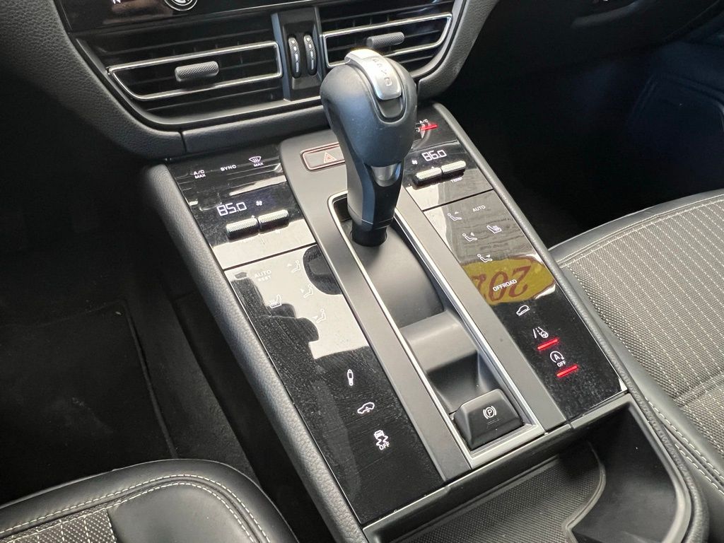 Thumbnail: 2023 Porsche Macan - 11