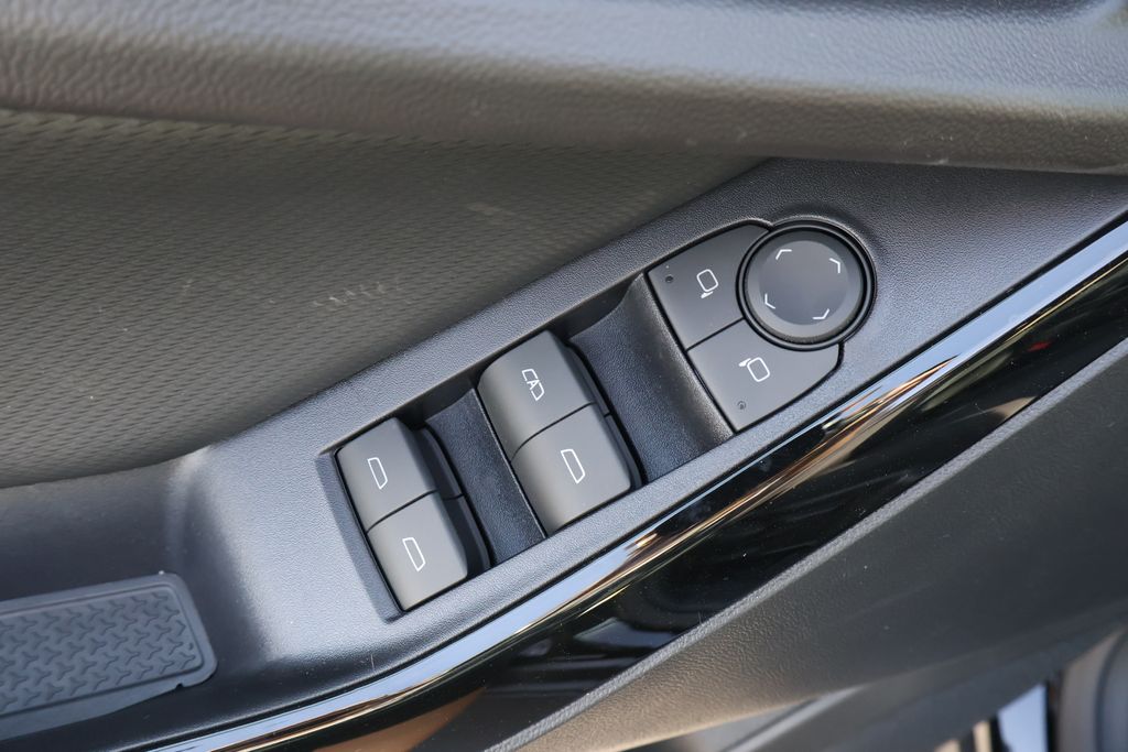 Thumbnail: 2027 Chevrolet Equinox - 17