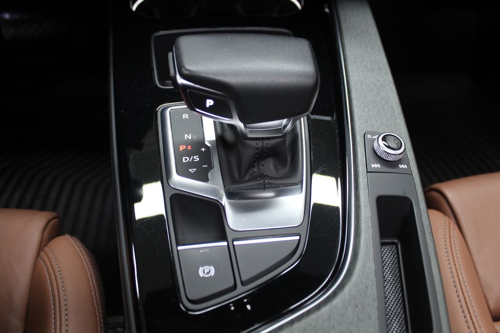 Thumbnail: 2023 Audi A4 - 16