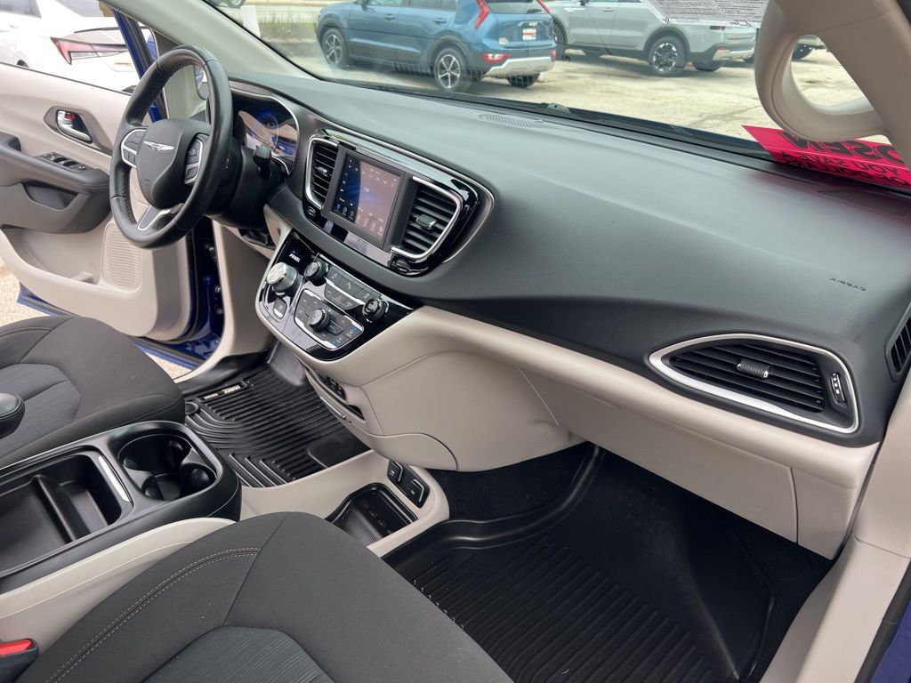 2020 Chrysler Pacifica Touring photo