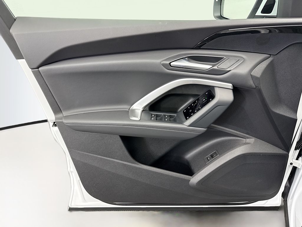 Thumbnail: 2025 Audi Q5 - 23