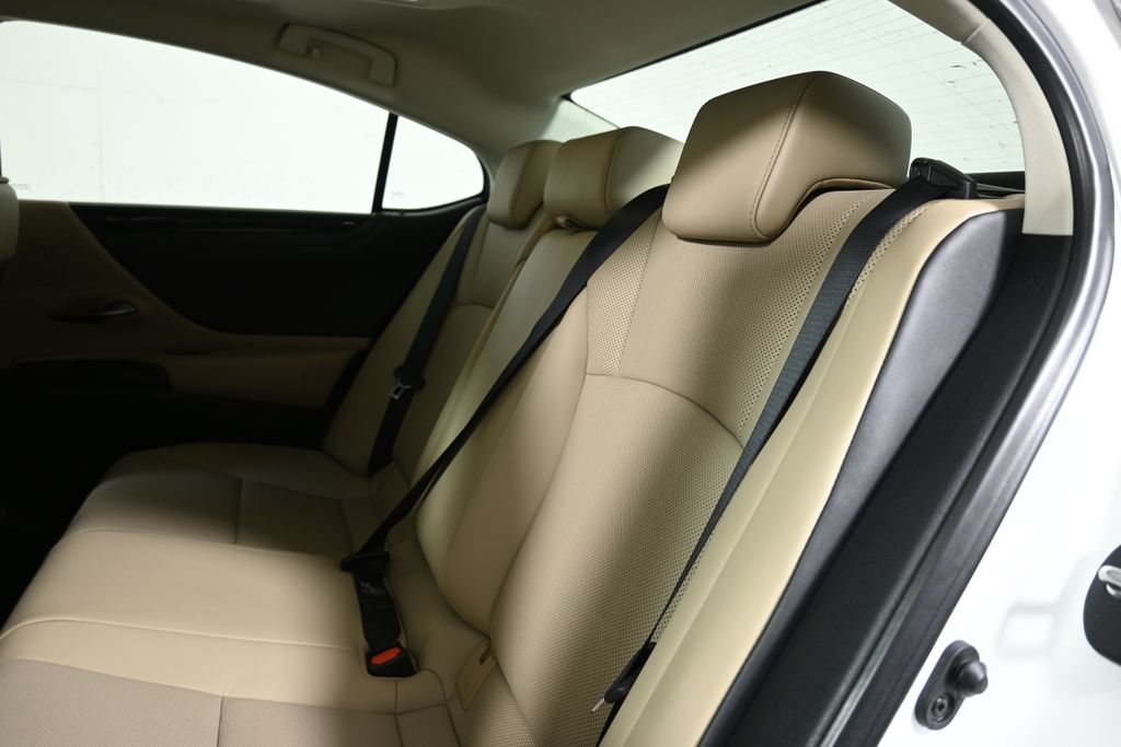 Thumbnail: 2021 Lexus ES - 5