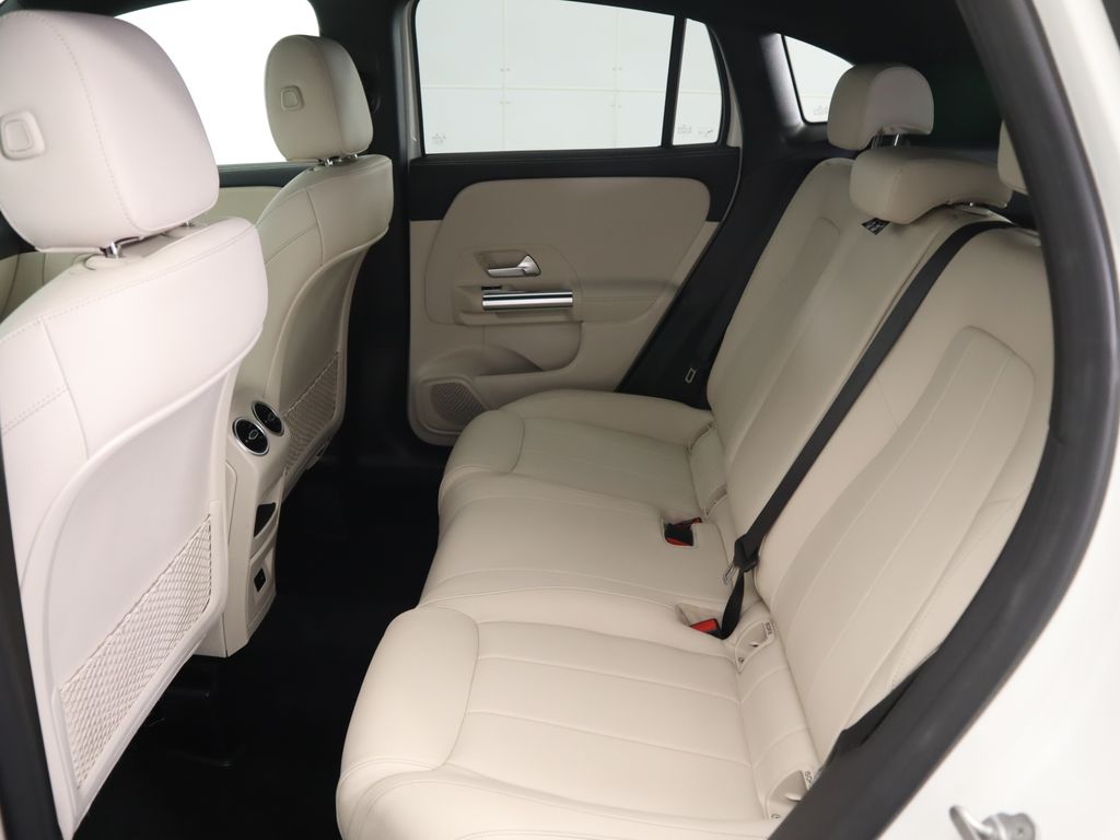 Thumbnail: 2022 Mercedes-Benz GLA - 21