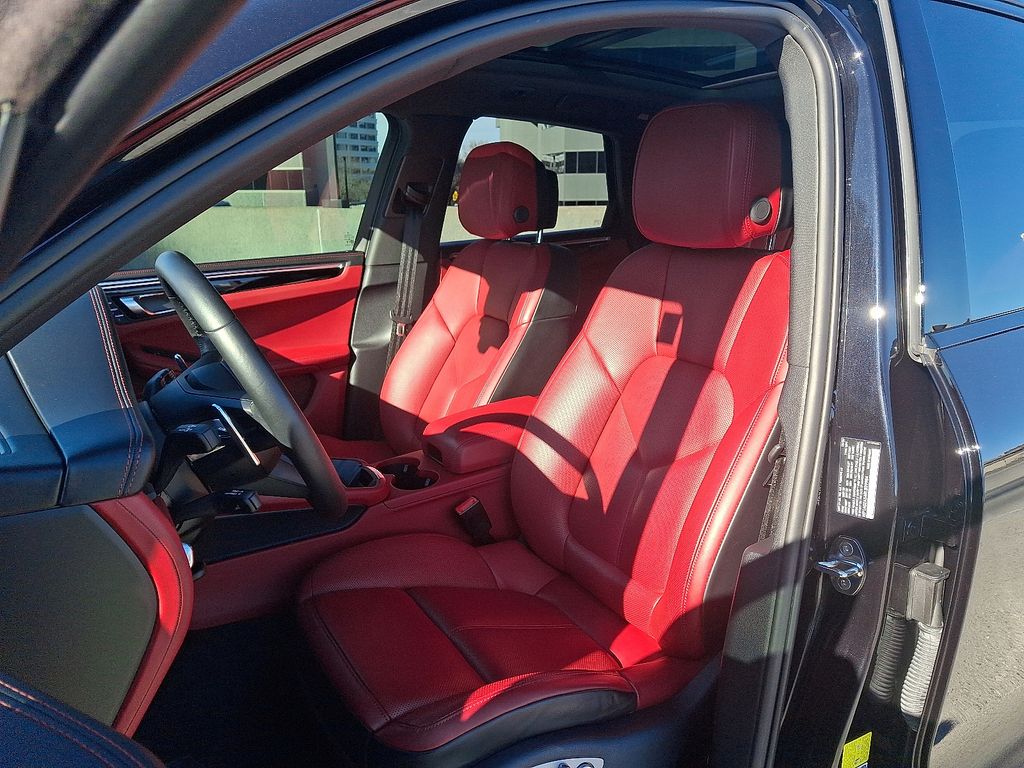 Thumbnail: 2024 Porsche Macan - 5