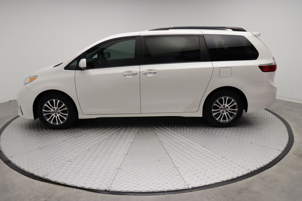 Thumbnail: 2020 Toyota Sienna - 12
