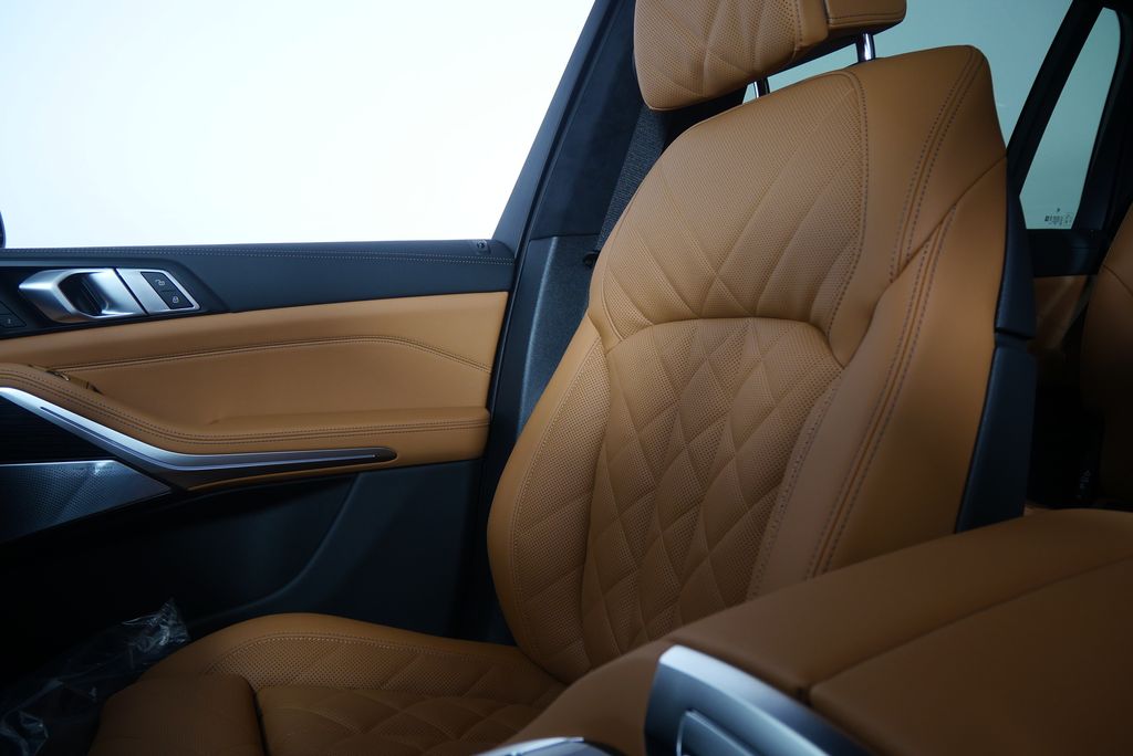 Thumbnail: 2026 BMW X7 - 26