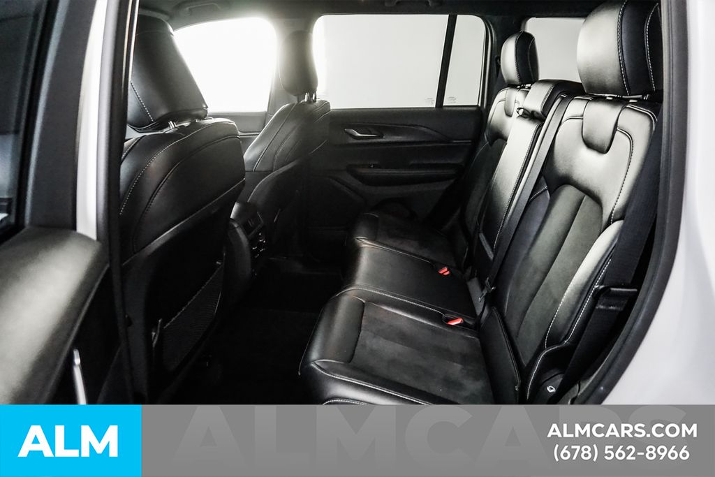 Used 2025 White/off-white Jeep Altitude image 15