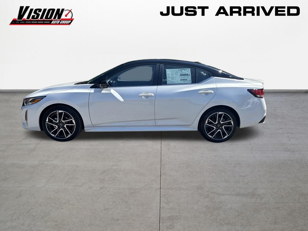 Aspen White/Super Black 2025 Nissan Sentra Sedan Front-Wheel Drive Continuously Variable Transmission