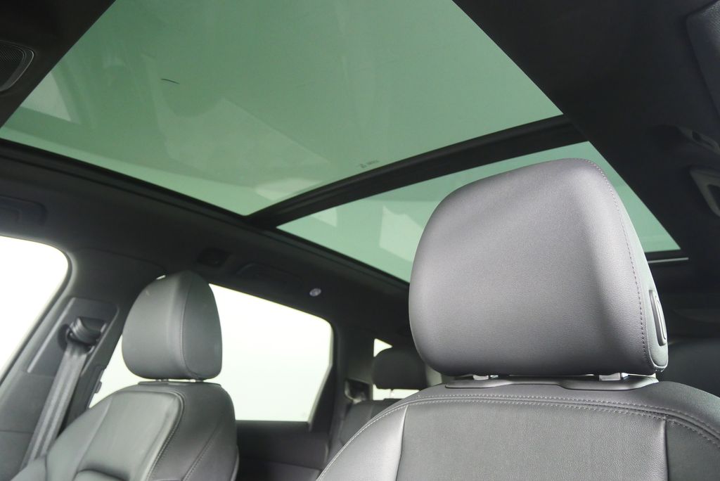 Thumbnail: 2023 Audi Q7 - 11