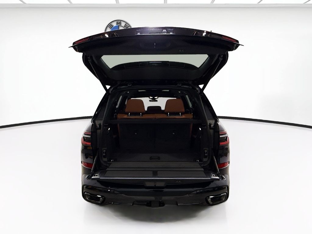 Thumbnail: 2027 BMW X7 - 14