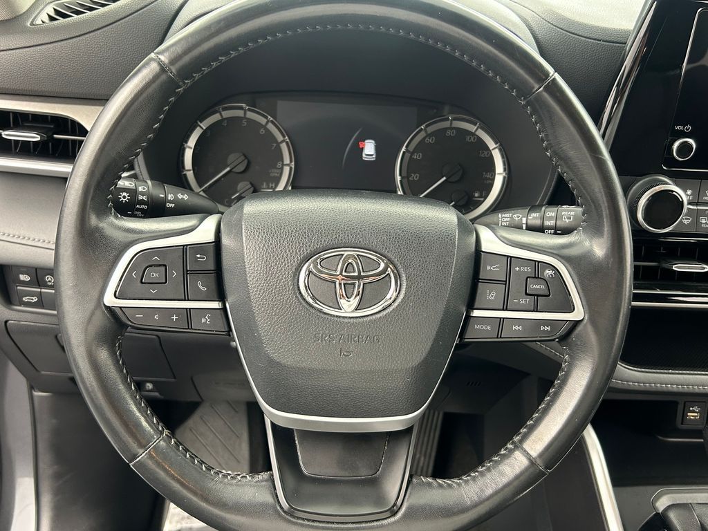 Used 2023 Gray Toyota L image 13