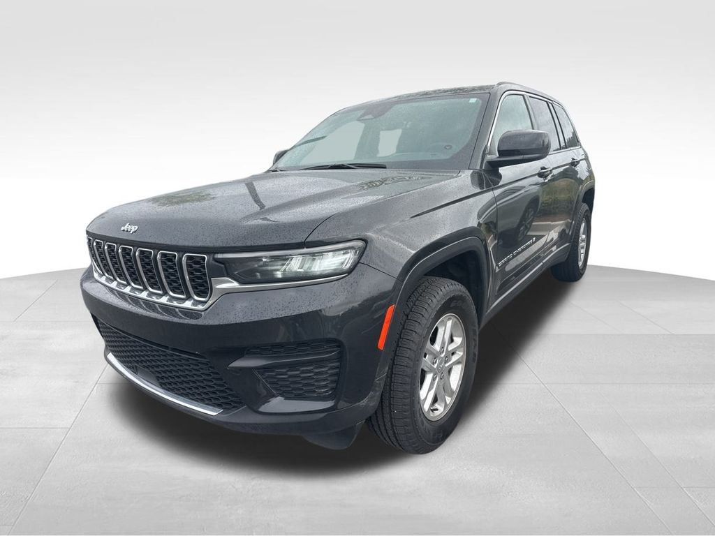 2023 Diamond Black Crystal Pearlcoat Jeep Grand Cherokee Laredo 4X4 SUV