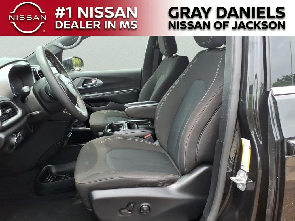 Used 2022 Chrysler Pacifica Van
