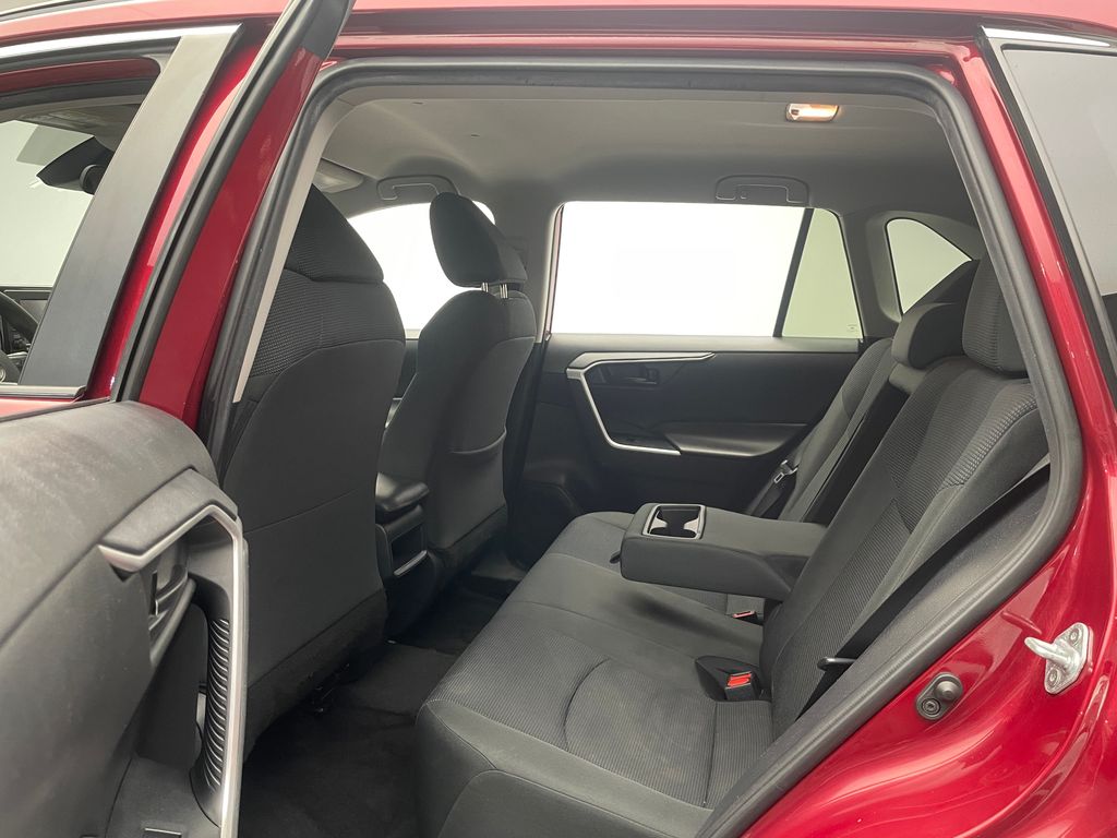 2021 Toyota RAV4 LE 31