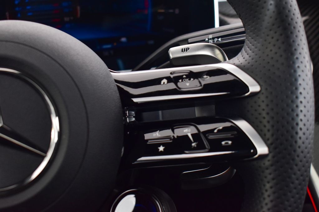 Thumbnail: 2025 Mercedes-Benz GLC - 17