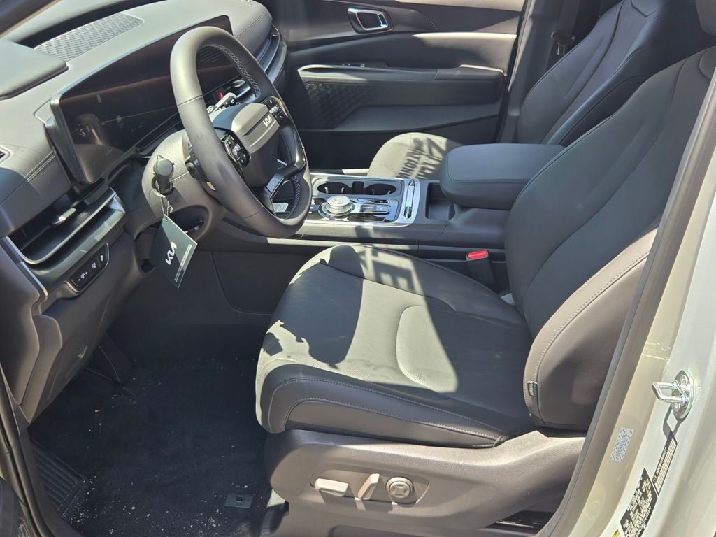 2027 Kia Carnival - $50,620