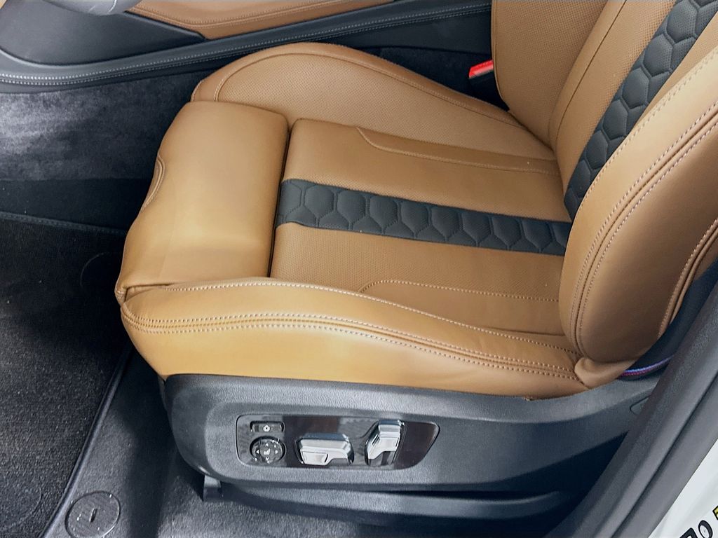 2025 BMW X6 M 21