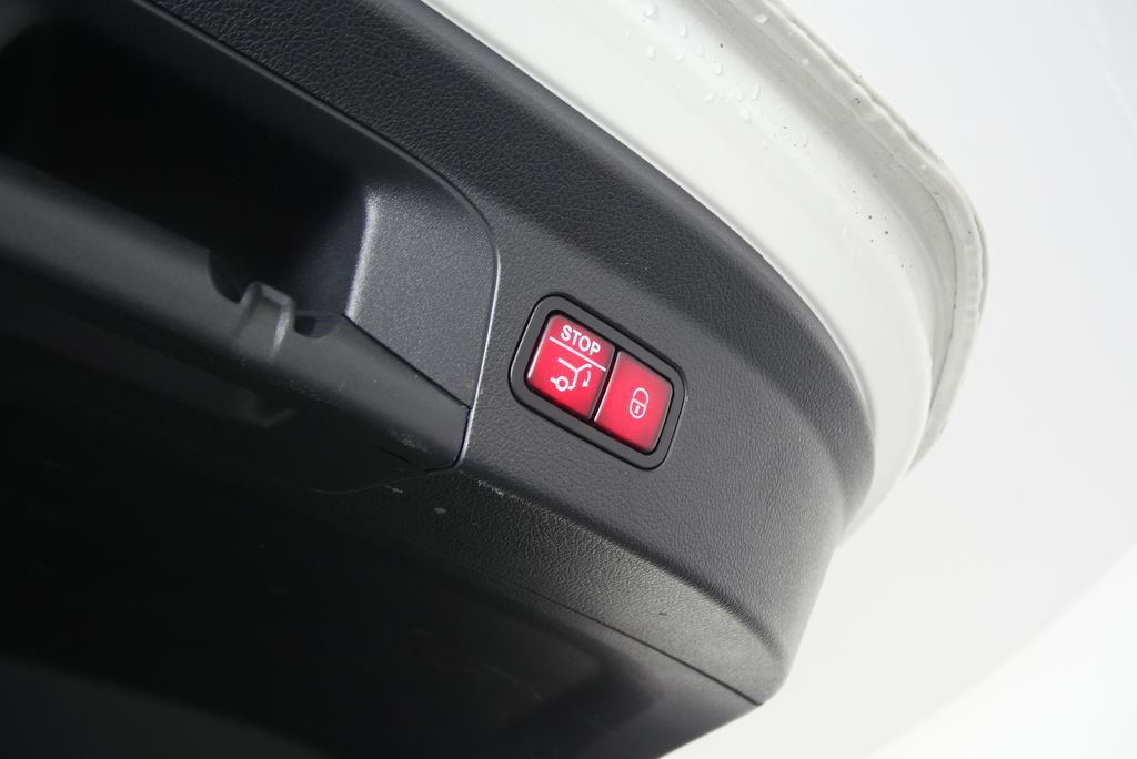 Thumbnail: 2023 Mercedes-Benz GLE - 16