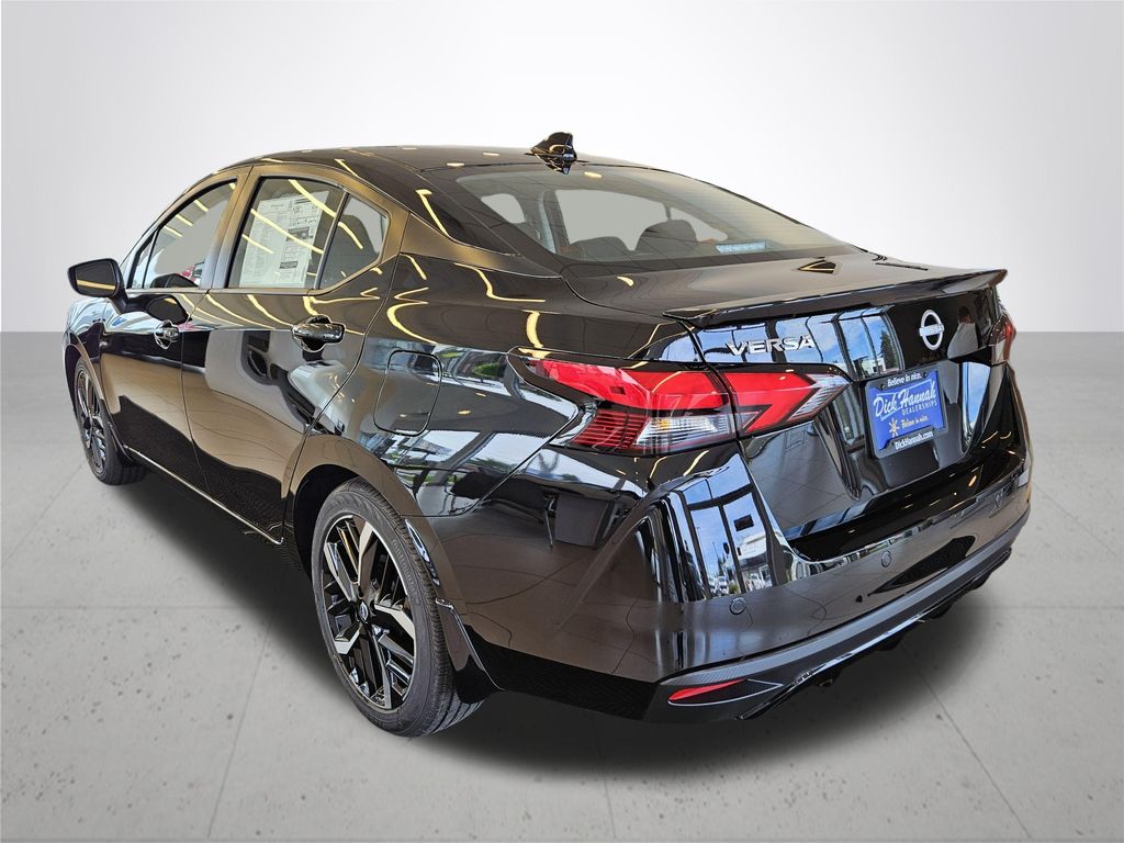 2025 Nissan Versa 1.6 SR