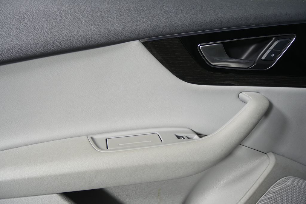 Thumbnail: 2017 Audi Q7 - 10