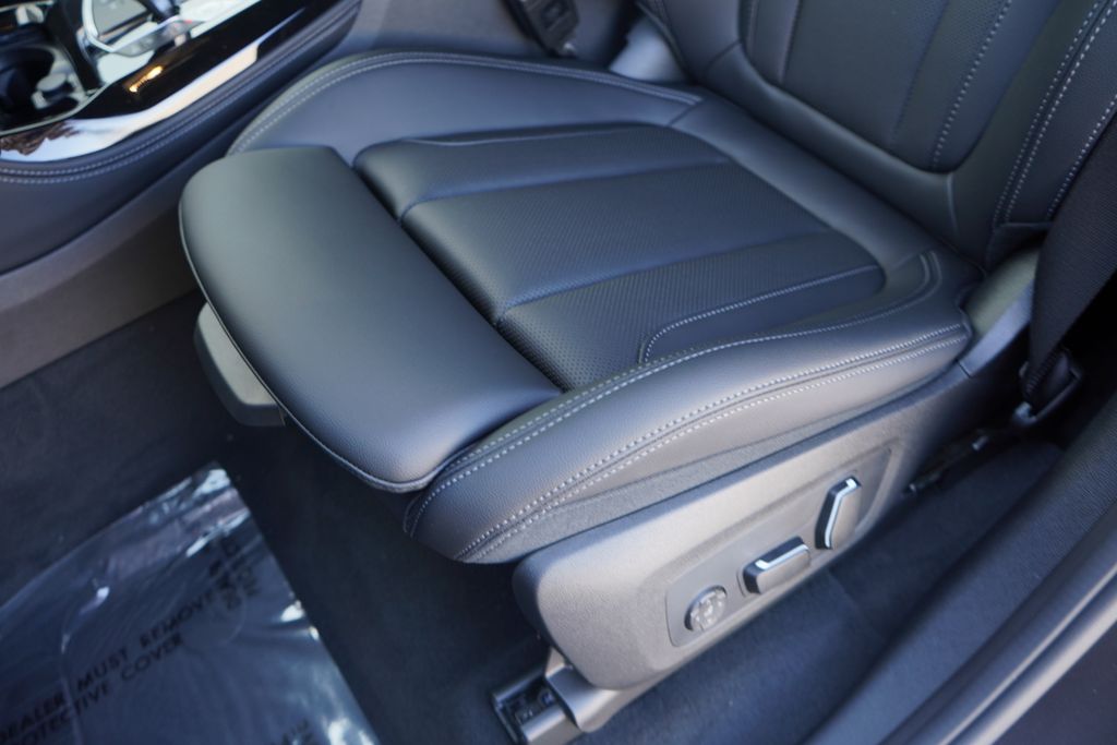 2025 BMW X4 xDrive30i 11