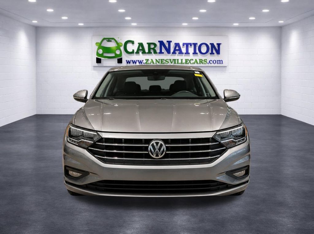 Photo 2 of 2019 Volkswagen Jetta R-Line