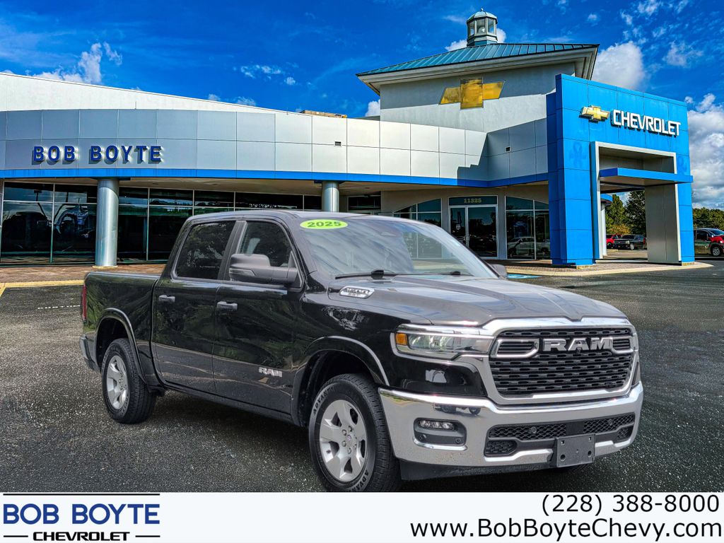 Diamond Black Crystal Pearlcoat 2025 RAM 1500 Pickup Truck Four-Wheel Drive 8-Speed Automatic