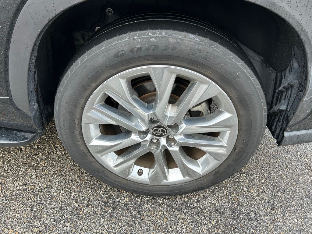 Thumbnail: 2023 Toyota Highlander - 8